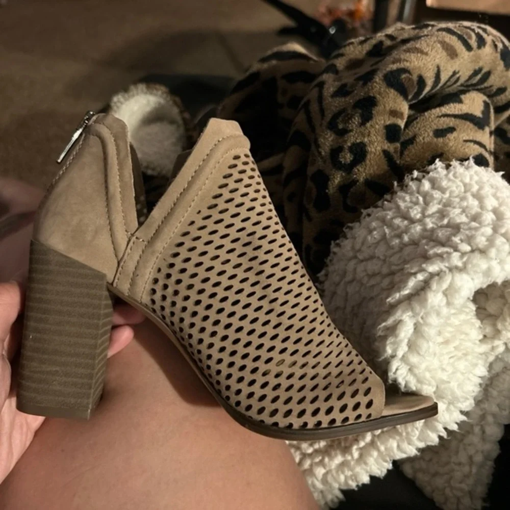 Vince Camuto Women's Katnina‎ Booties - Size 4